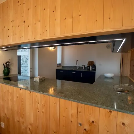 Choucas Domek alpejski *